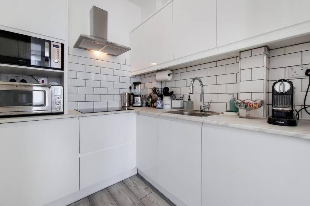 Ferienwohnung Immaculately Presented 1 Bed London Exterior foto